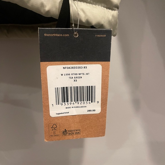 The North Face Two-Tone Puffer Jacket in Black and Tea Green NWT - Picture 5 of 6